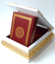 Grand Coffret en bois et parties metalliques dorees avec Le Saint Coran couverture assortie avec linterieur