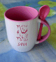 Grande tasse avec sa cuillere assortie de couleur rose - Mug personnalisable (prenom, message, etc.)