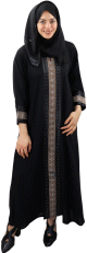 Robe noire avec broderies et perles (modele voilee)