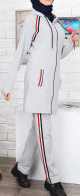 Survetement femme a capuche de couleur gris clair chine avec bandes tricolores (Vetement Sport - Hijab - Turquie)
