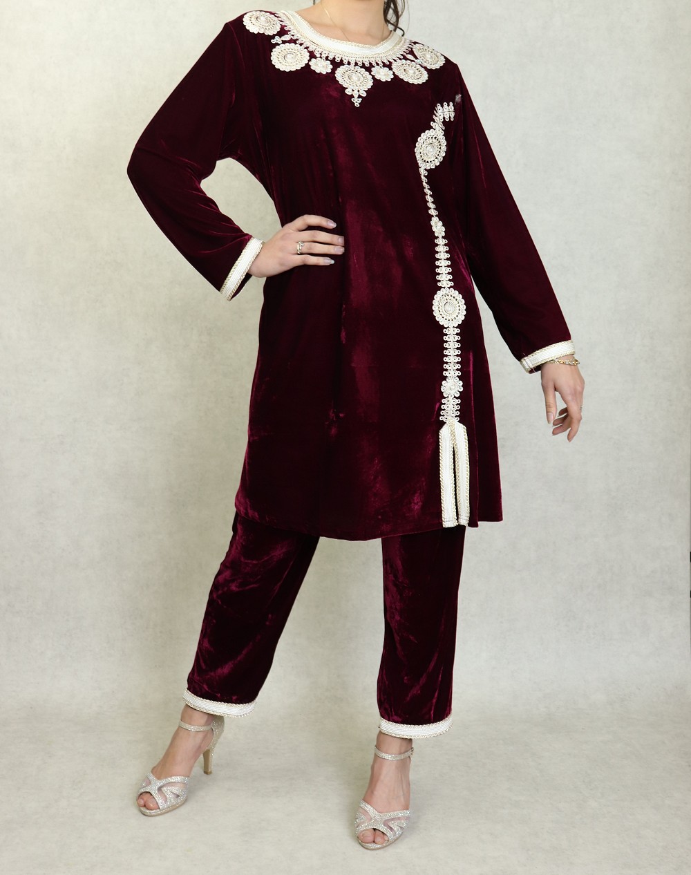 Ensemble style Jabador velours avec broderies pour femme - Deux pièces  tunique pantalon - Couleur Grenat - Prêt à porter et accessoires sur