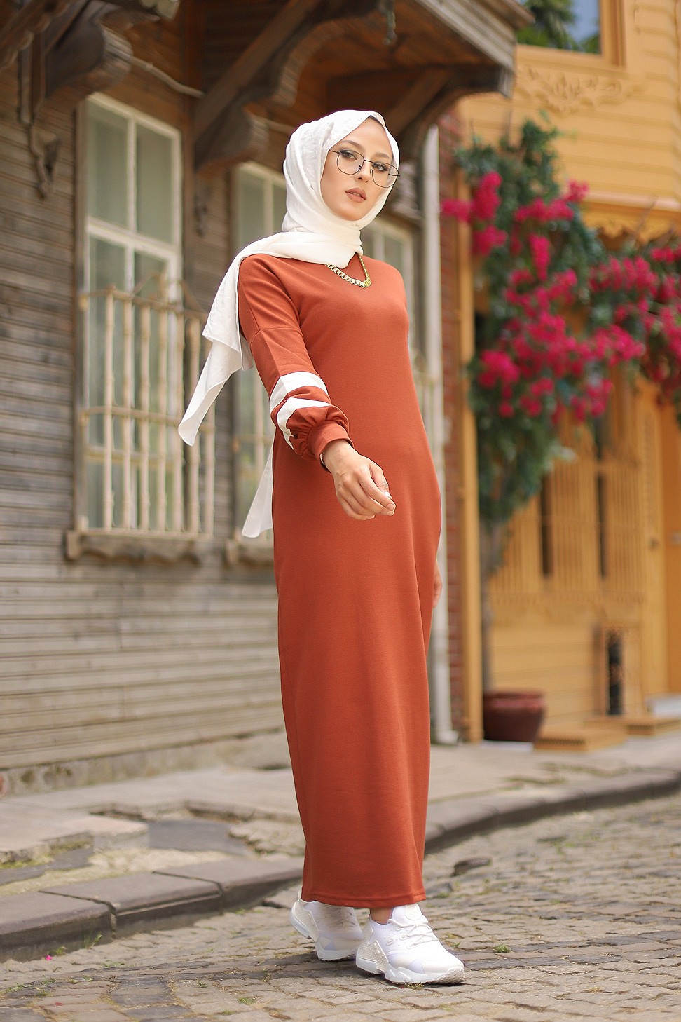 Ensemble survêtement 2 pièces léopard - Vêtement Sport pour femme musulmane  voilée - Couleur rose
