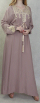 Robe longue elegante avec broderies et pompons pour femme - Couleur Beige