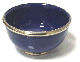 Bol moyen en poterie marocain de couleur bleue fonce emaille et cercle de metal argente