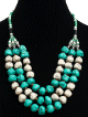 Collier ethnique artisanal trois rangs imitation pierres turquoises et blanches et perles agencees de pieces argentees ciselees