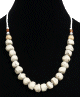 Collier ethnique artisanal imitation pierres blanches separees de perles en metal et agrementees d'armature en metal, de perles blanches et en bois