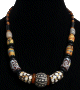 Collier ethnique artisanal imitation pierres cylindrees multicolores agrementees de perles en bois