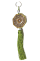 Porte-cles / pendentifs en bois de forme heptagone sculpte d'arabesques et decore de pompon en sabra de couleur verte
